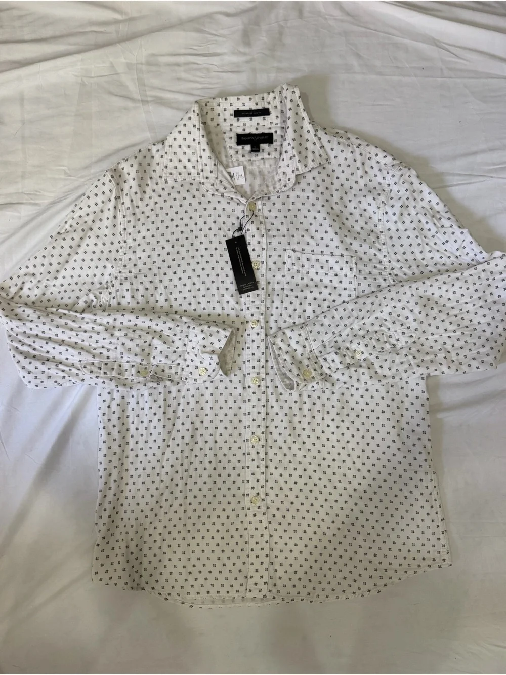 NWT Mens Banana Republic Untucked Slim Fit Long Sleeve White Patterned Size L